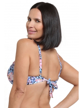 Foto modelo bikini sostén torcido estampado perfil