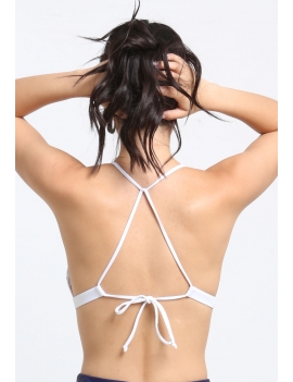 Bikini triangulo blanco espalda